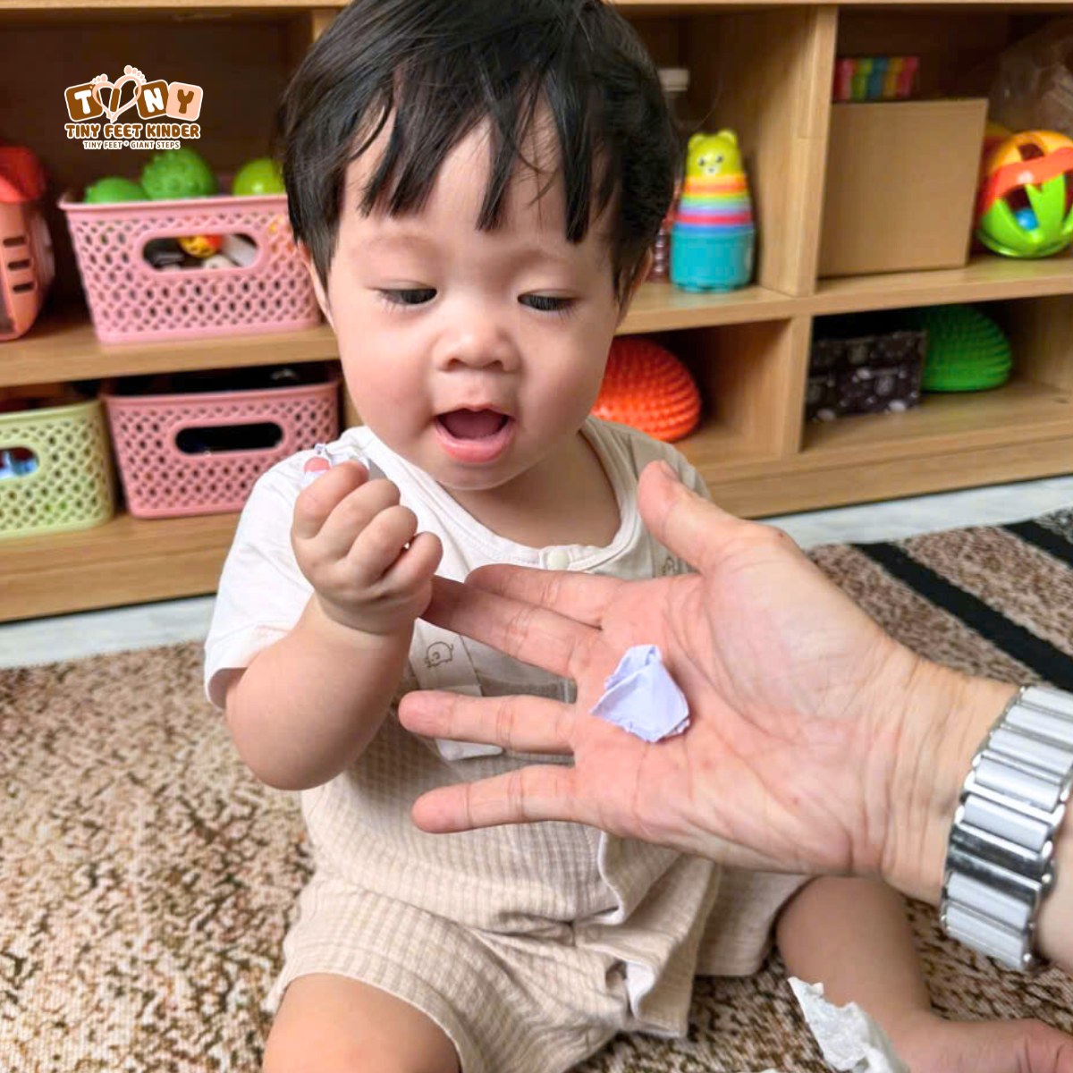🎈 Tay con vo… giấy lách tách! 🎈